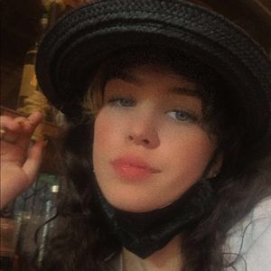 Meet your Posher, Maya